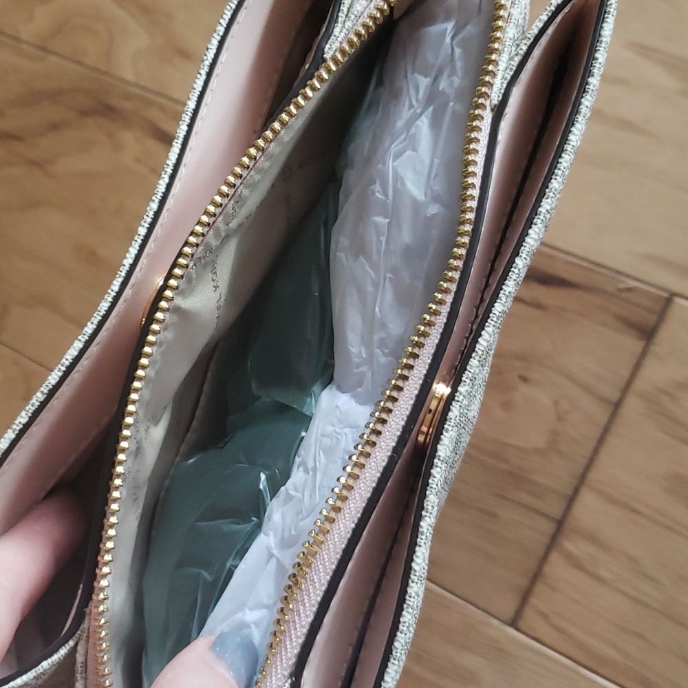 MK crossbody - Picture 5 of 5